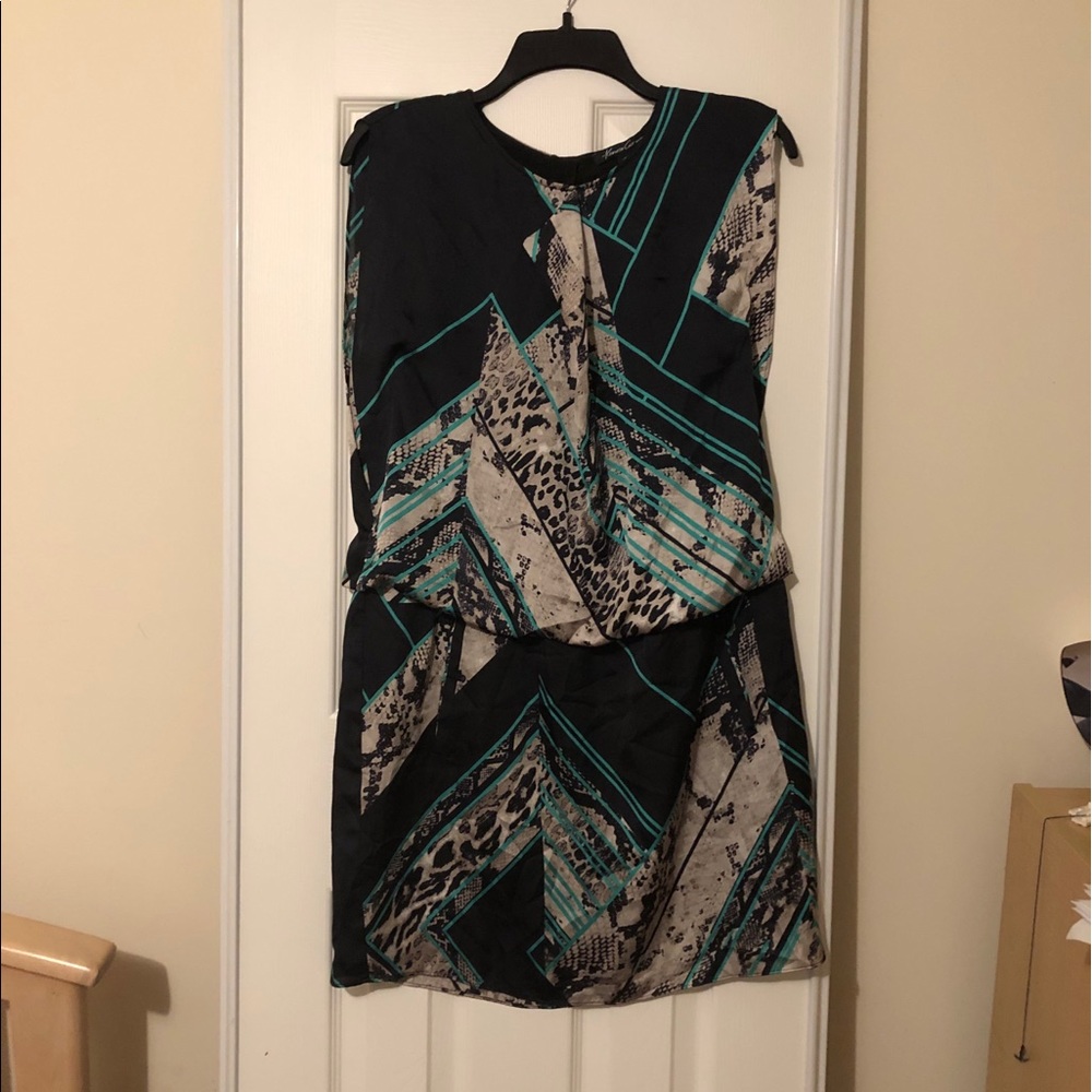 Kenneth Cole short printed dress NWT. Must have!!